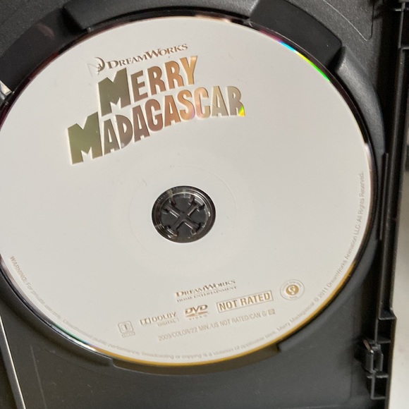 Merry Madagascar DVD & Penguins in a Christmas Caper - Picture 2 of 4